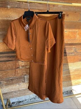 NWT House of Harlow 1960 Rust Satin Two Piece Pants Set Cropped Shirt Size M